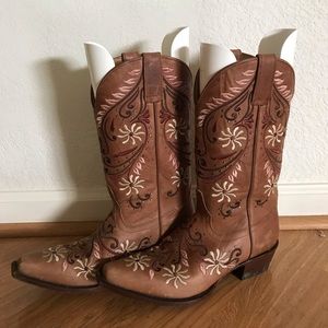 Square Toe CowGirl Boots. Shyanne.